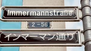 Straßenschild in Japanisch
